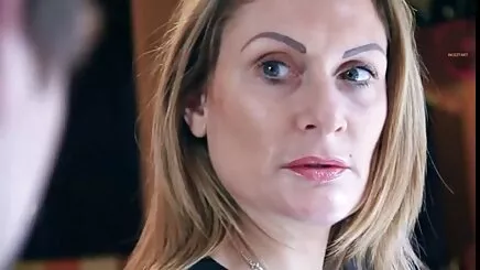 Sevimli kızıl sahin k sekreter jale saçlı oynuyor