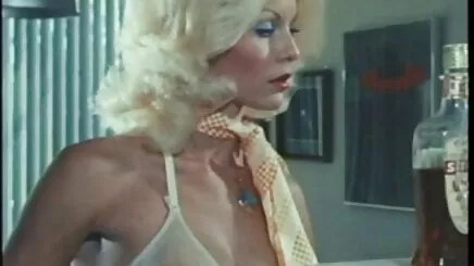 Sadece siyah bir sekreter jale porno kız kedi ovuşturarak